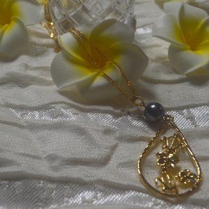Hamilton Gold Necklace Teardrop with Plumeria and Pearl